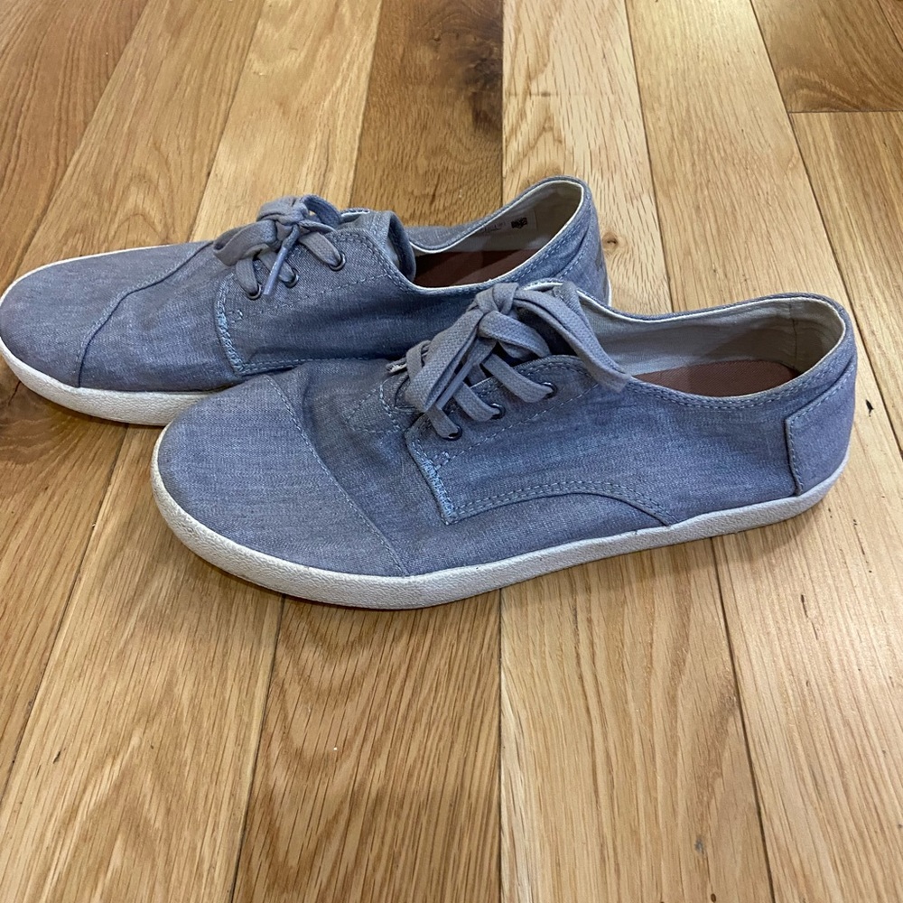 Tom’s Gray Sneakers